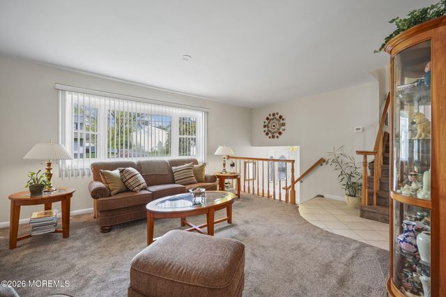 8 Dover Court, Hazlet, NJ 07730
