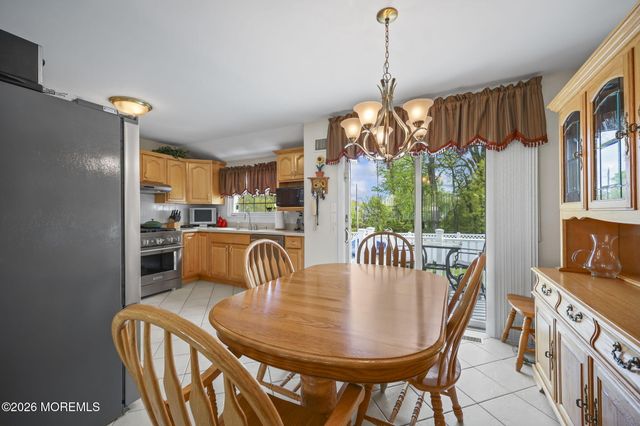 8 Dover Court, Hazlet, NJ 07730