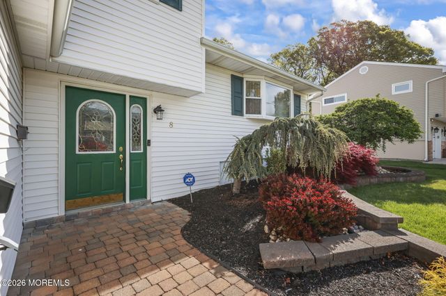 8 Dover Court, Hazlet, NJ 07730