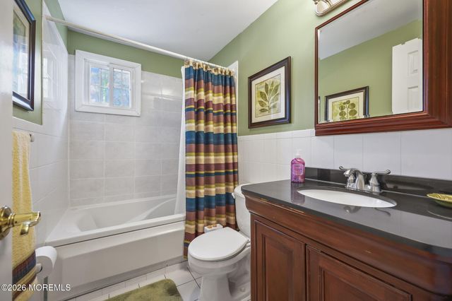 8 Dover Court, Hazlet, NJ 07730