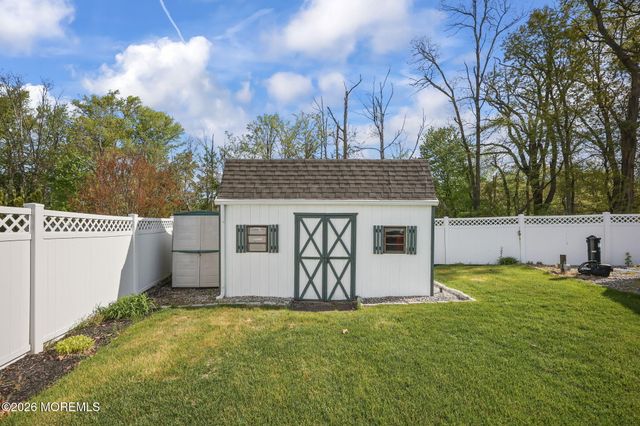 8 Dover Court, Hazlet, NJ 07730