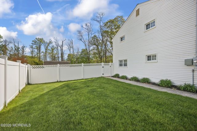 8 Dover Court, Hazlet, NJ 07730