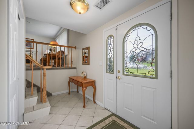 8 Dover Court, Hazlet, NJ 07730
