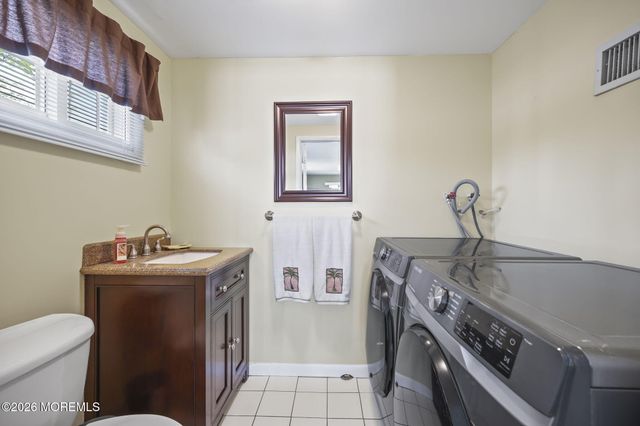 8 Dover Court, Hazlet, NJ 07730