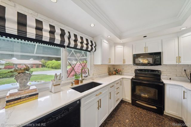 511 S GULLEY Road, Dearborn, MI 48124