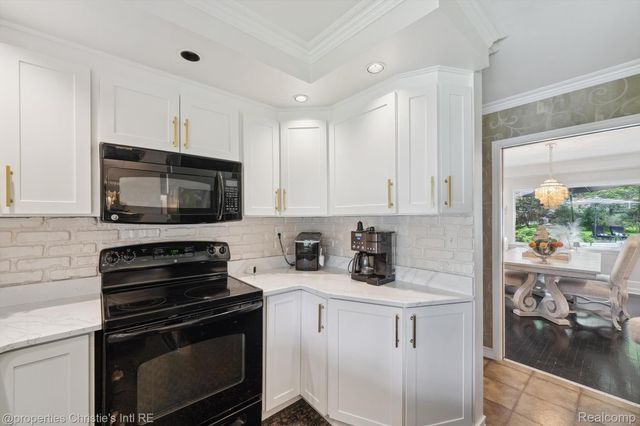 511 S GULLEY Road, Dearborn, MI 48124