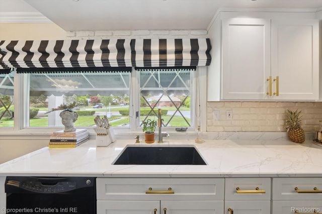 511 S GULLEY Road, Dearborn, MI 48124