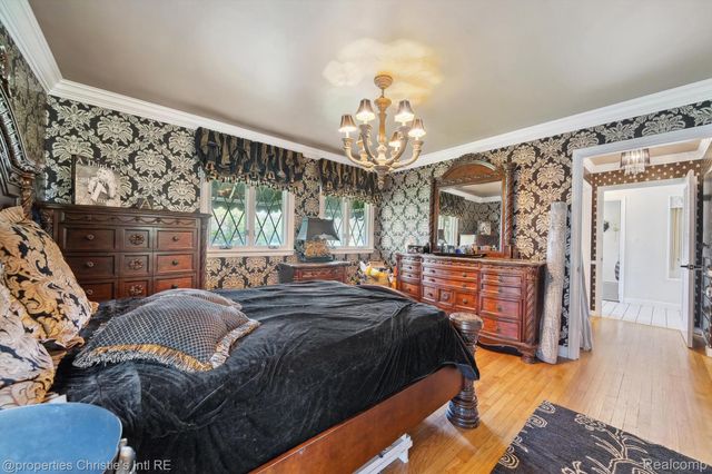 511 S GULLEY Road, Dearborn, MI 48124