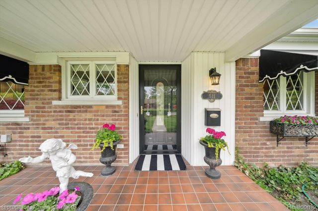 511 S GULLEY Road, Dearborn, MI 48124