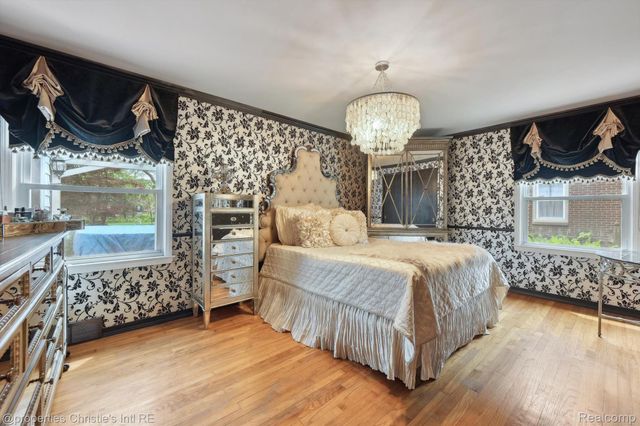 511 S GULLEY Road, Dearborn, MI 48124