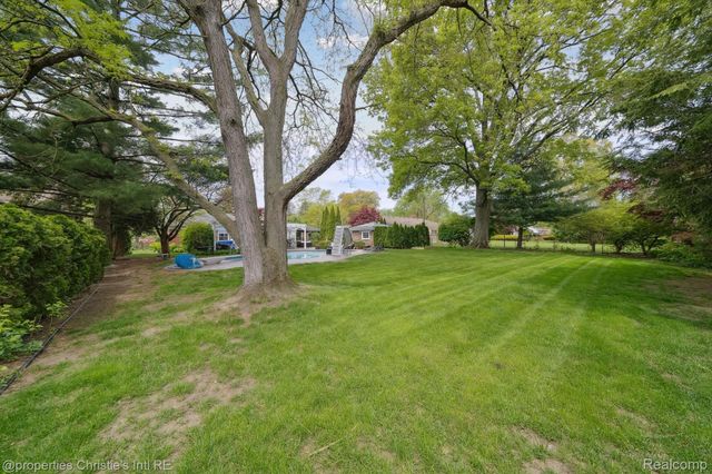 511 S GULLEY Road, Dearborn, MI 48124