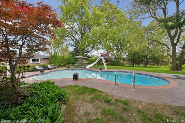 511 S GULLEY Road, Dearborn, MI 48124