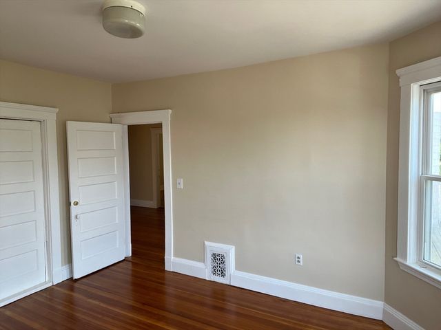 31 Barry St 2, Boston, MA 02125
