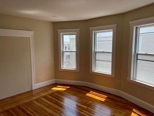 31 Barry St 2, Boston, MA 02125
