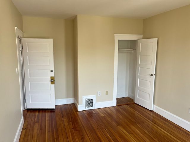 31 Barry St 2, Boston, MA 02125