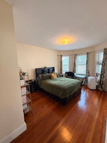 31 Barry St 2, Boston, MA 02125