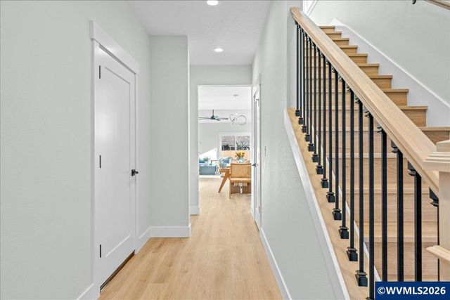 407 S 1st St, Silverton, OR 97381