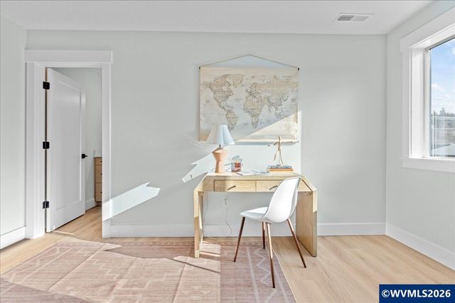 407 S 1st St, Silverton, OR 97381