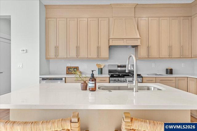 407 S 1st St, Silverton, OR 97381