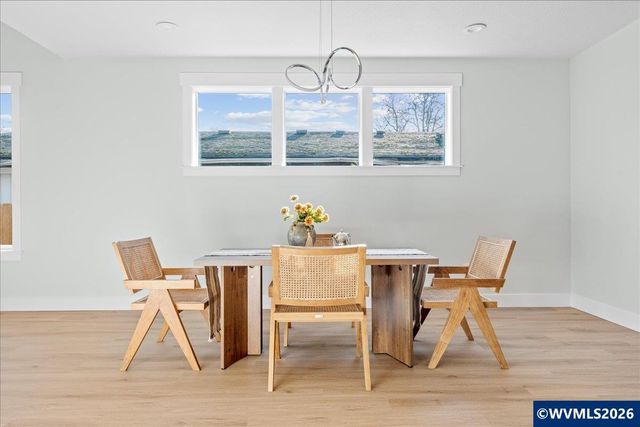 407 S 1st St, Silverton, OR 97381