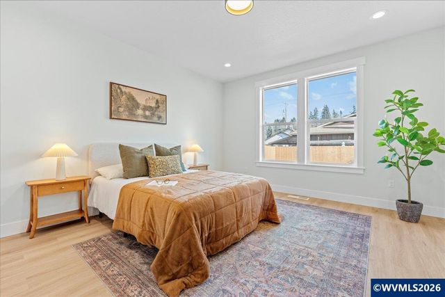 407 S 1st St, Silverton, OR 97381