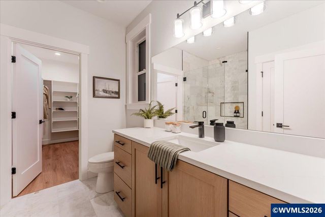 407 S 1st St, Silverton, OR 97381