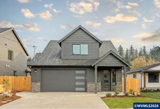 407 S 1st St, Silverton, OR 97381