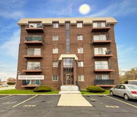 10424 Central Avenue 4SW, Oak Lawn, IL 60453