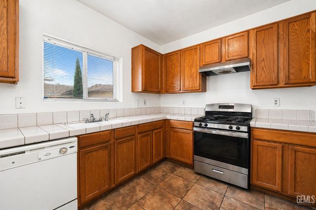 4426 Valpariso Way, Bakersfield, CA 93307