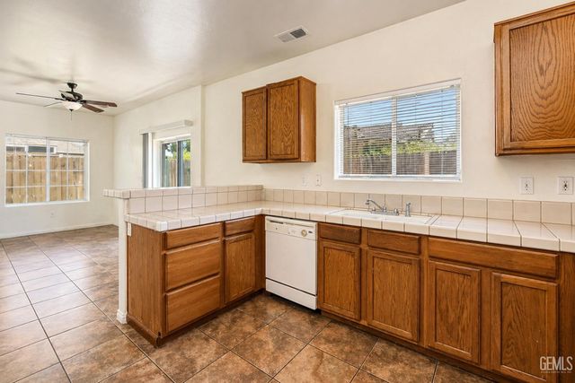 4426 Valpariso Way, Bakersfield, CA 93307