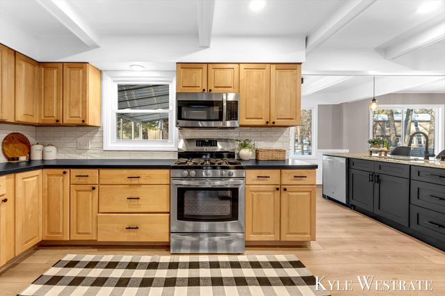 7361 Sheffield Drive SE, Ada, MI 49301