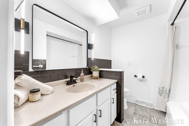 7361 Sheffield Drive SE, Ada, MI 49301