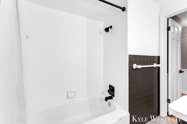 7361 Sheffield Drive SE, Ada, MI 49301