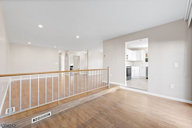 18 Benjamin Franklin Dr, Monroe Twp., NJ 08831