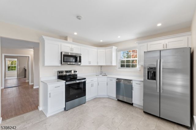 18 Benjamin Franklin Dr, Monroe Twp., NJ 08831