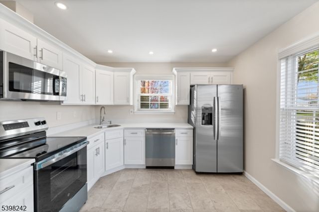 18 Benjamin Franklin Dr, Monroe Twp., NJ 08831