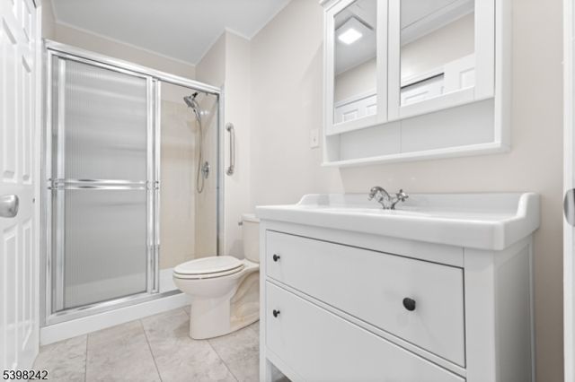 18 Benjamin Franklin Dr, Monroe Twp., NJ 08831