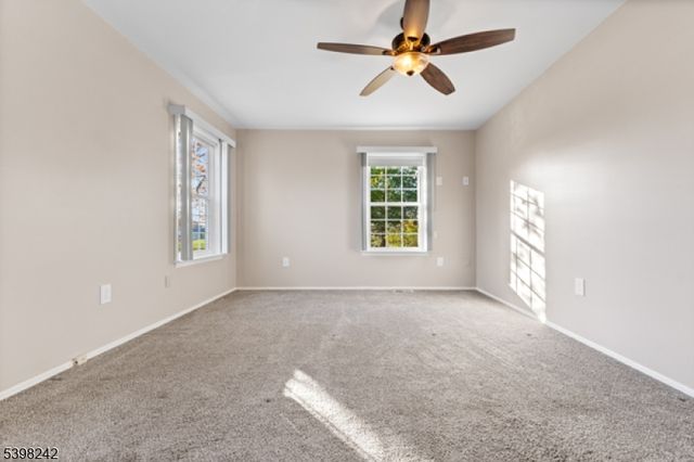 18 Benjamin Franklin Dr, Monroe Twp., NJ 08831