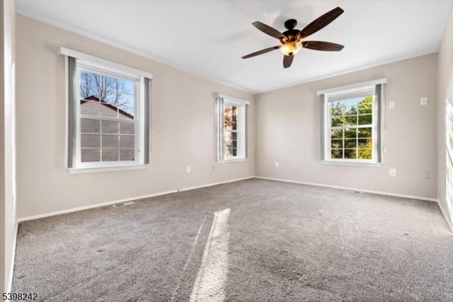 18 Benjamin Franklin Dr, Monroe Twp., NJ 08831