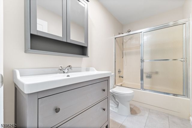 18 Benjamin Franklin Dr, Monroe Twp., NJ 08831