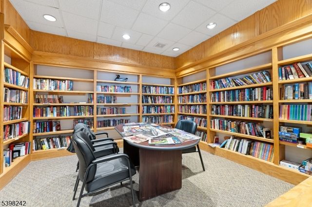 18 Benjamin Franklin Dr, Monroe Twp., NJ 08831