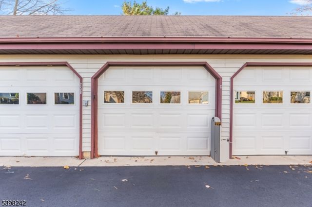 18 Benjamin Franklin Dr, Monroe Twp., NJ 08831