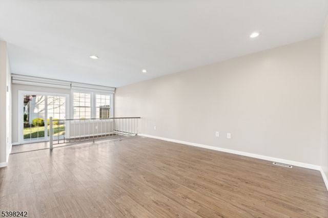 18 Benjamin Franklin Dr, Monroe Twp., NJ 08831