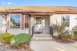 18 Benjamin Franklin Dr, Monroe Twp., NJ 08831