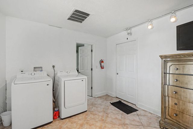 1400 Cardinal Lane, Lantana, FL 33462