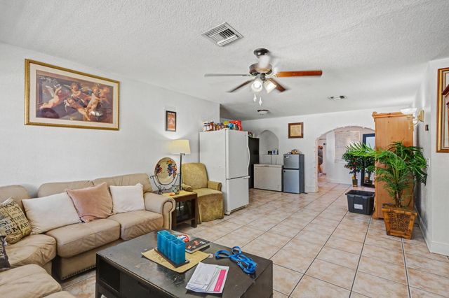 1400 Cardinal Lane, Lantana, FL 33462