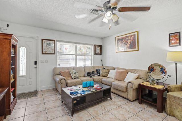 1400 Cardinal Lane, Lantana, FL 33462