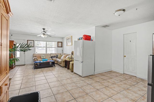 1400 Cardinal Lane, Lantana, FL 33462