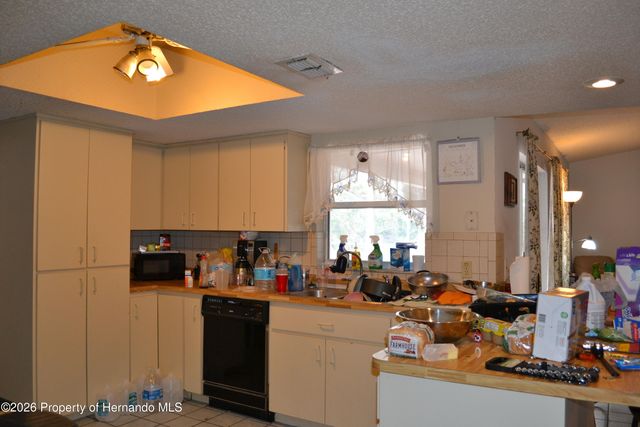 6473 Blackbird Avenue, Weeki Wachee, FL 34613