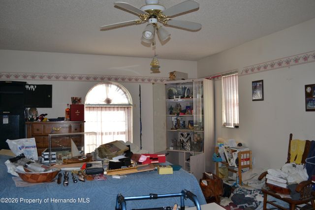 6473 Blackbird Avenue, Weeki Wachee, FL 34613